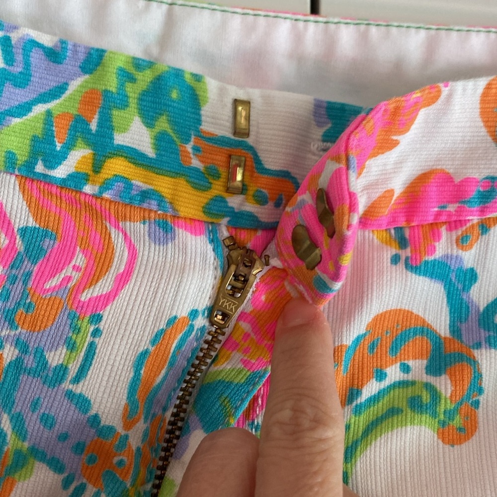 Lilly Pulitzer Buttercup Scalloped Shorts Size 0 Casa Marina White Resort - Picture 3 of 11
